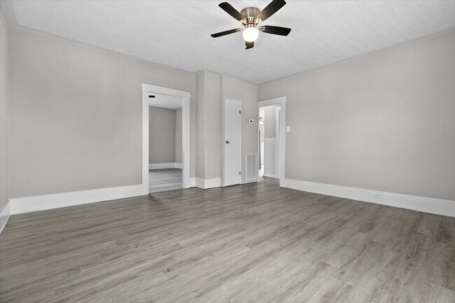 Building Photo - 1301 Pine St