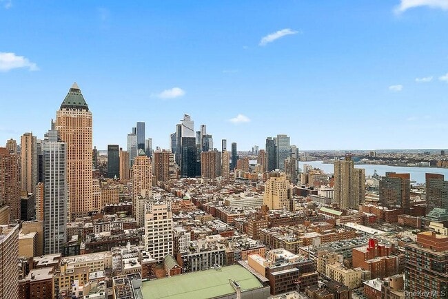 Building Photo - 322 W 57th St