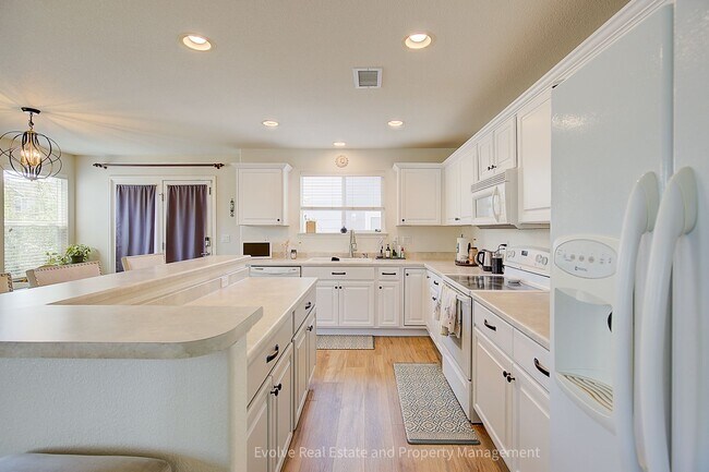 Building Photo - Evolve Real Estate: Beautiful Corner Townhome Available for Move-in on July 21st!