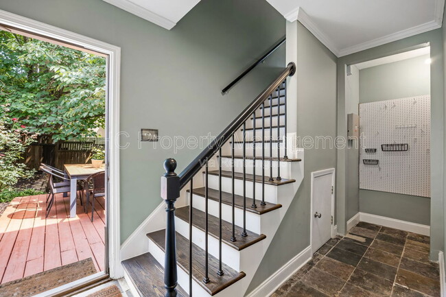 Building Photo - 161 Randolph St NE