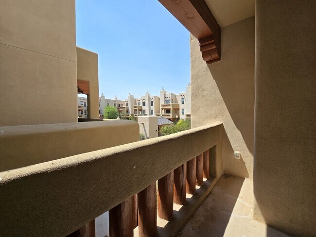Building Photo - 1405 Vegas Verdes Dr
