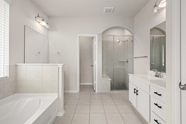 Building Photo - 2733 Arbor Edge Crossing