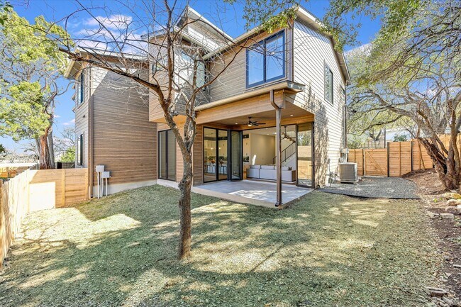 Building Photo - 2401 Trailside Dr