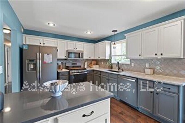 Building Photo - 11516 N Windsor Ave