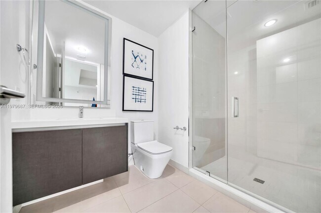 Building Photo - 851 NE 1st Ave