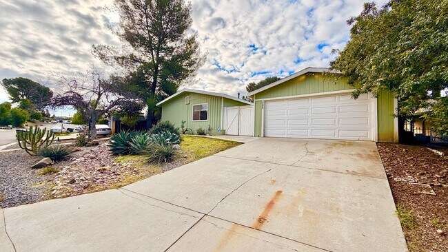 Building Photo - 33259 Homestead Ln