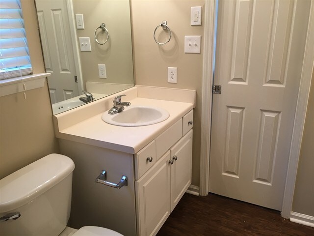 Building Photo - 145 Parkview Rd