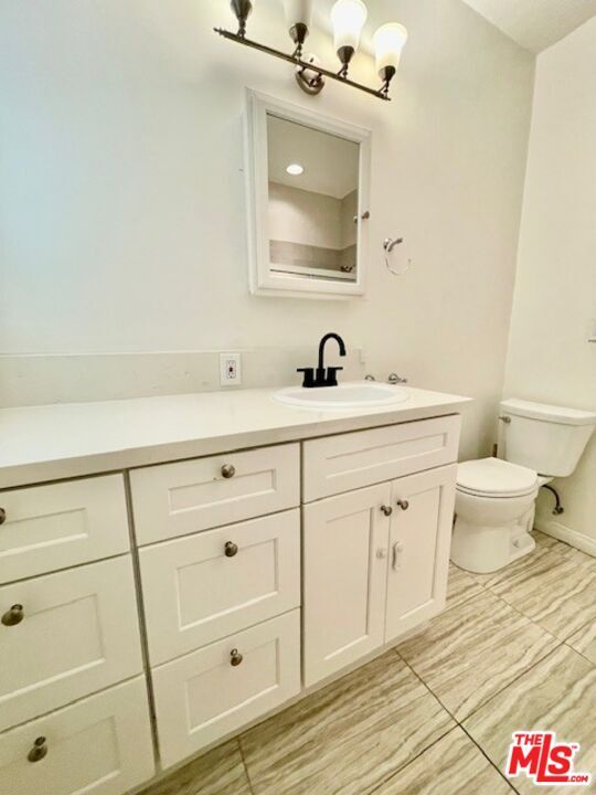 Building Photo - 459 S Holt Ave