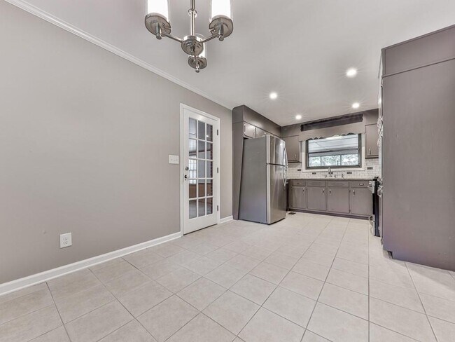 Building Photo - 5480 Burgess Dr