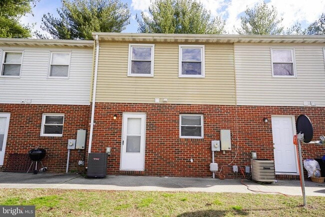 Building Photo - 738 Hemlock St