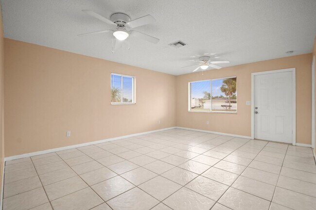 Building Photo - 4406 Santa Barbara Blvd