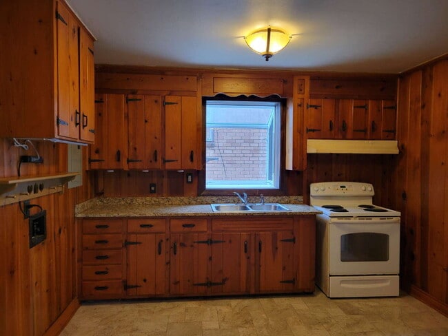 Building Photo - East Nashville 3 Bedroom Gem!