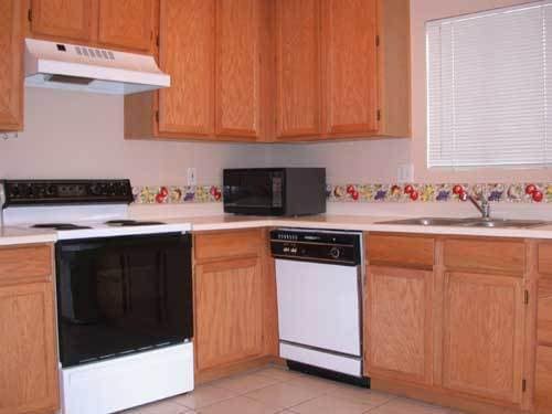 Building Photo - NICE 3 BED, 2 BATH HOME LOCATED NEAR 67TH ...