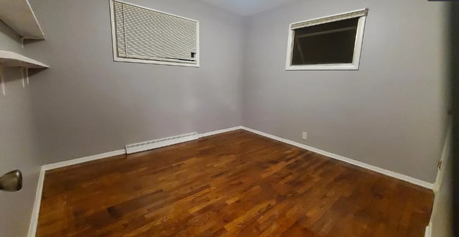Building Photo - Charming 2-Bed Family Home w/ In-Unit Laundry & Pet-Friendly Vibes in Flint!
