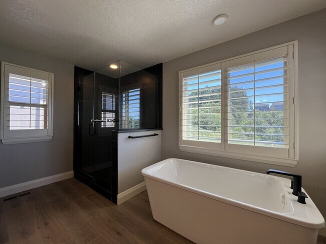 Building Photo - Elegant South Cooper Mountain Home with 4 Bedrooms, Bonus Room, Main-Level Suite & Designer Finishes