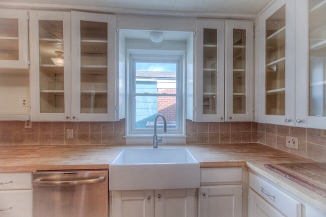 Building Photo - 544 S Oswego Ave