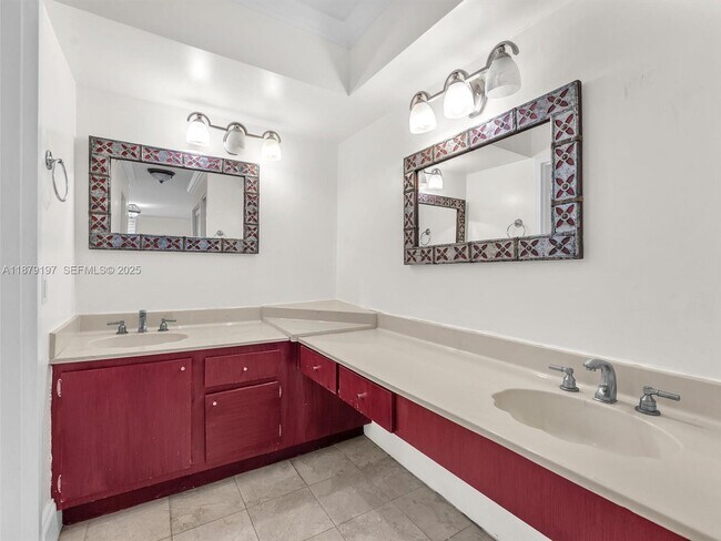 Building Photo - 2501 Brickell Ave