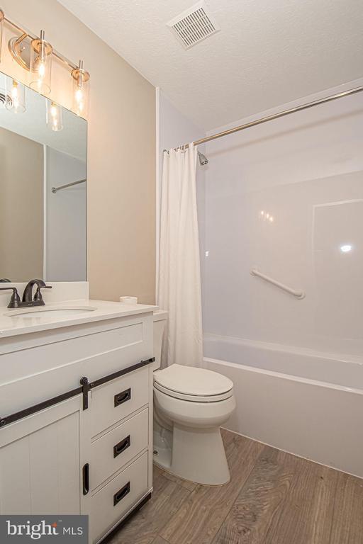 Building Photo - 25992 Old Valley Pike