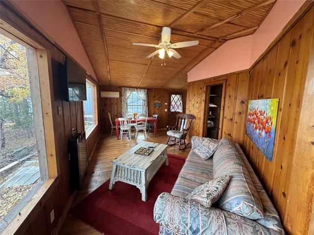 Building Photo - 160 Lake Point Dr