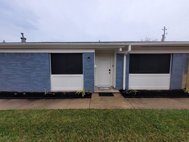 Building Photo - 1815 Bahama Dr