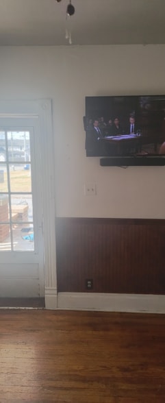 Building Photo - 533 Martin St