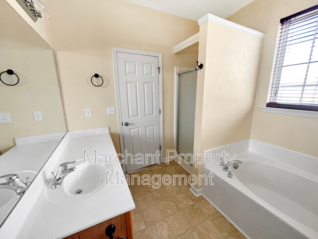 Building Photo - 104 Coxton Mill Ct