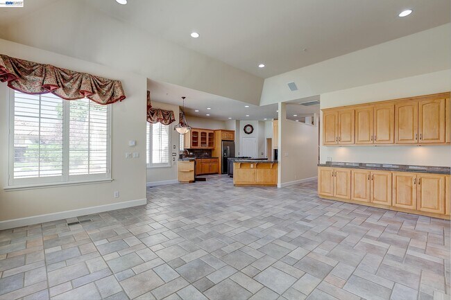 Building Photo - 2779 E Ruby Hill Dr