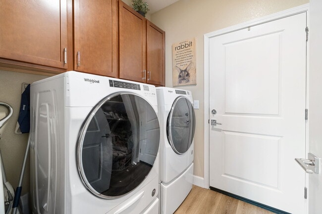 Building Photo - 638 Riverbed Cir