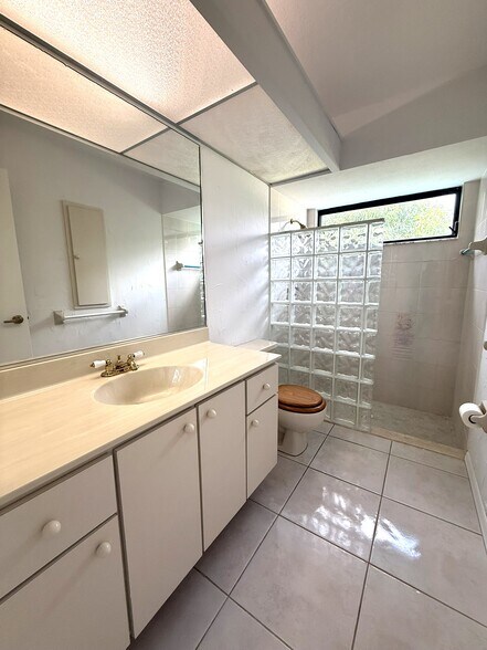 Building Photo - 1998 NE Ginger Ter