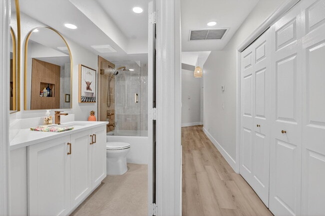 Building Photo - 5801 Coach House Cir