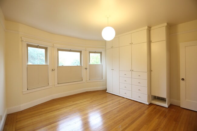 Building Photo - 2566-2568 22nd Avenue