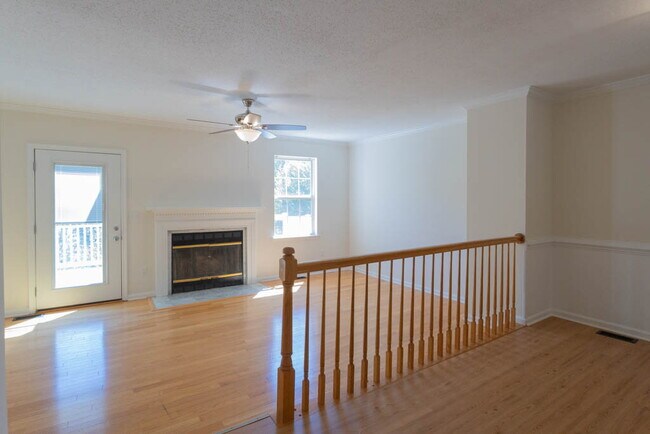 Building Photo - Lovely Townhome in Stone River