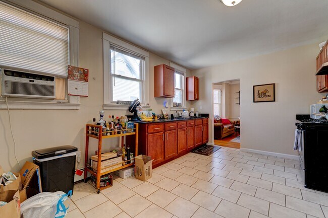 Building Photo - 816 Orange St