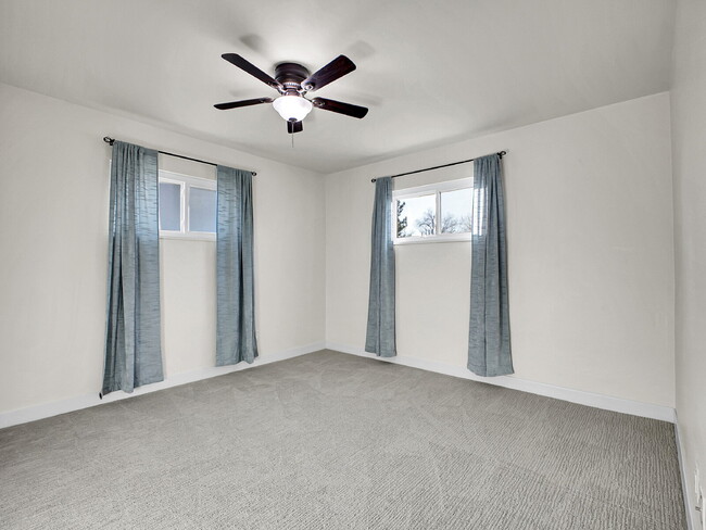 Building Photo - $2,340.95 - $300 OFF - First 2 Months'Rent - 3 Bedrooms, 1.5 Bathrooms, Single Family Home in Aur...