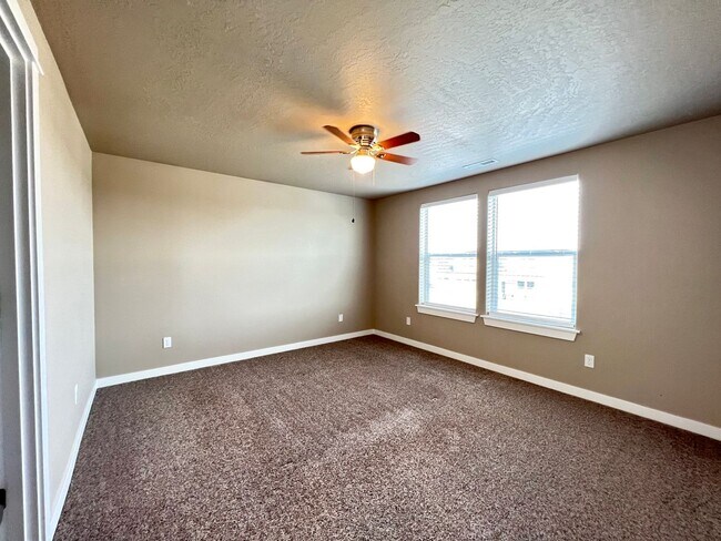 Building Photo - West Richland Home On 0.32 Acres