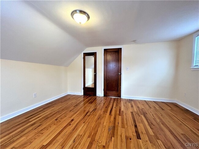 Building Photo - 5 Beechwood Rd