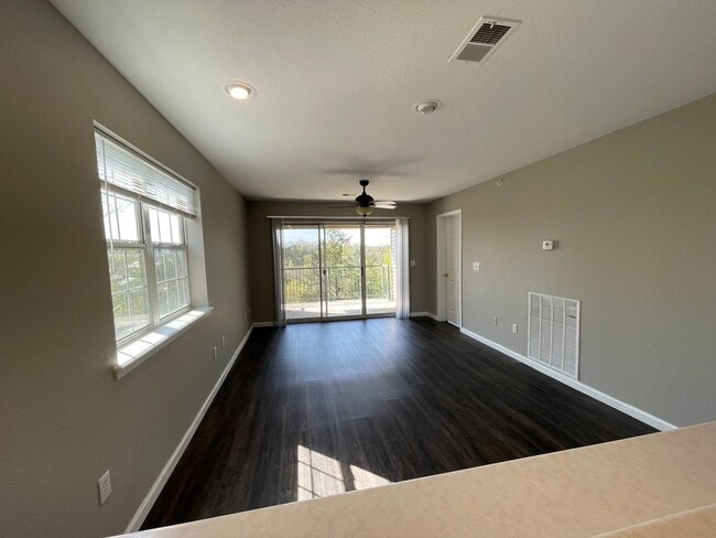 Building Photo - 2 bedroom 2 bath Apartment for Rent in Branson, Missouri -  Walk IN