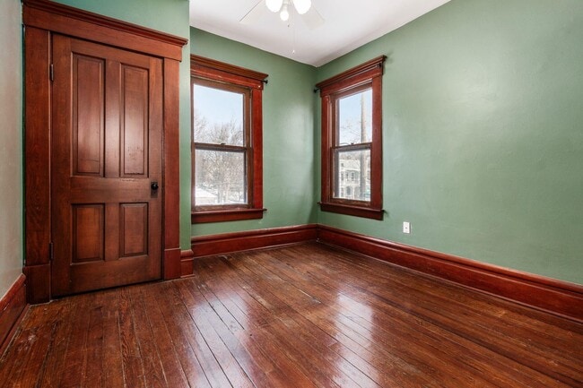 Building Photo - 415 W 5th Ave