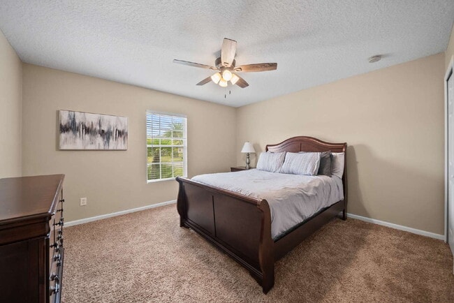 Building Photo - Luxurious Palm Coast Retreat: 4-Bed 3 Bath...