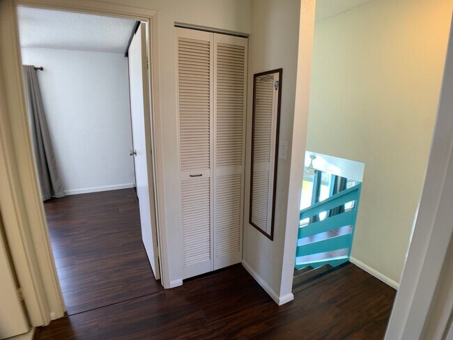 Building Photo - Mililani  - Rare 4 bedroom with upgraded kitchen/bathroom & large living/dining room