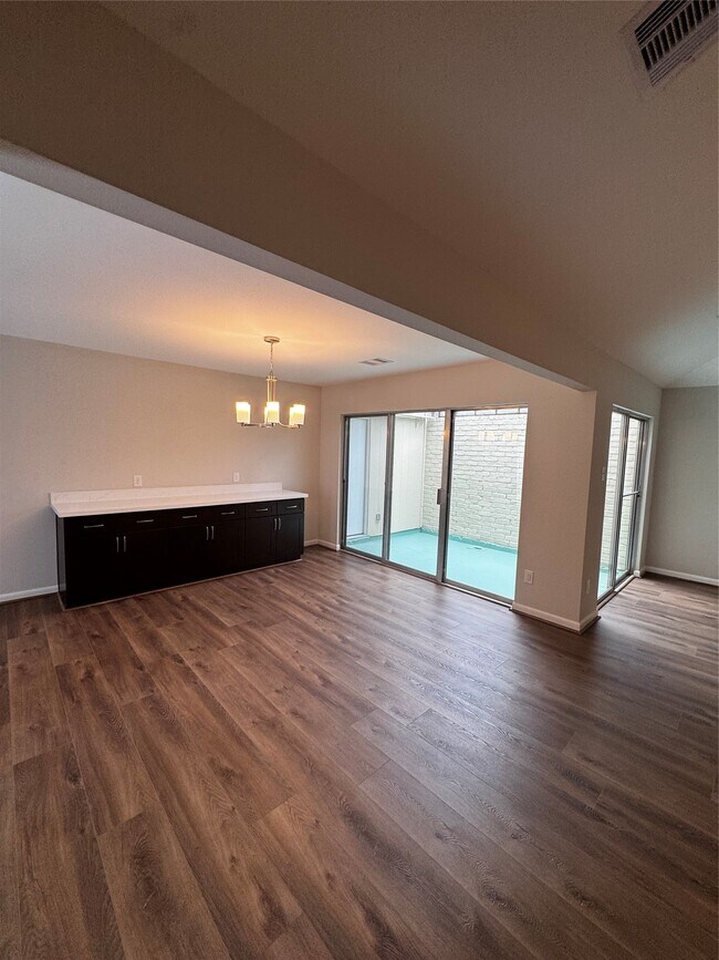 Building Photo - 8807 Belle Glen Dr