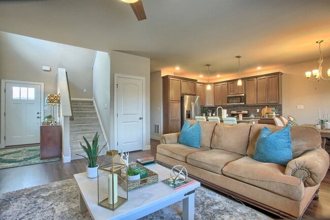 Building Photo - 3/BR luxury carriage home for rent