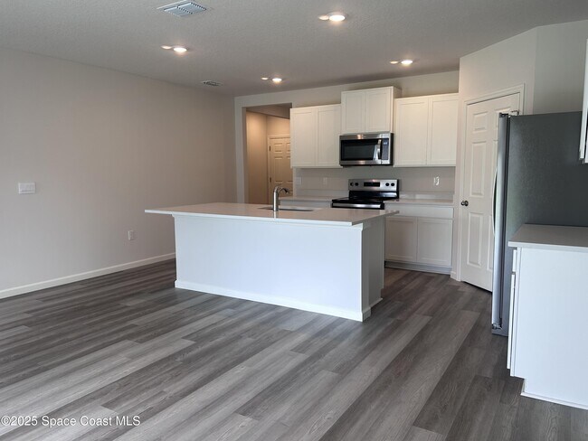 Building Photo - 2398 Angel Rd