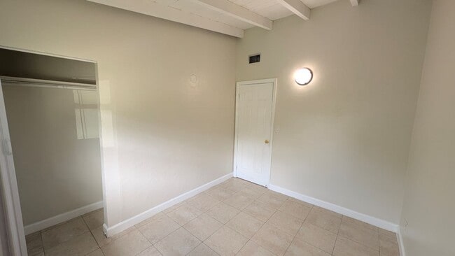 Building Photo - 1553 NW 15th Ave