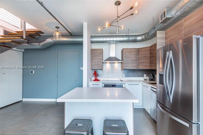 Building Photo - 690 SW 1st Ct