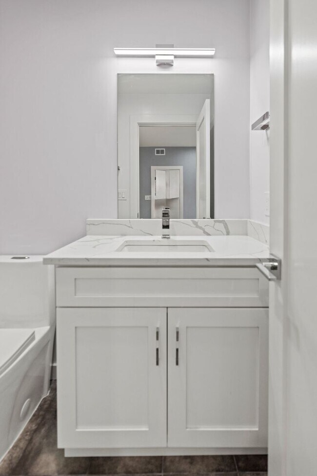 Building Photo - Modern Condo Near H St | 2 Bed | 2 Bath | 975 Sf | 1 Parking Space