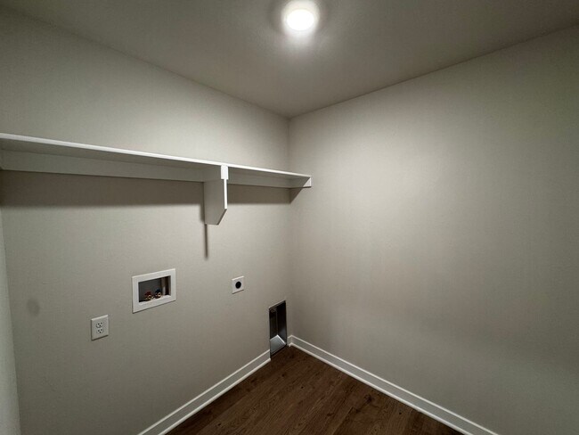 Building Photo - BRAND NEW 4 Bedroom 2 Bathroom home in Pie...