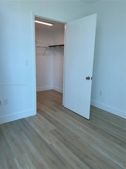 Building Photo - 350 S Miami Ave