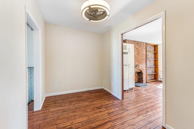 Building Photo - 252 Grove St