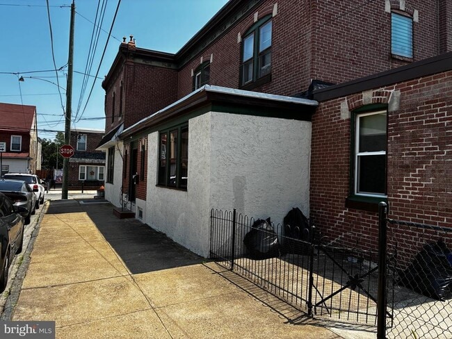 Building Photo - 2728 Ash St